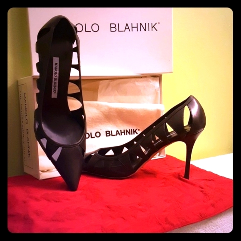 Manolo Blahnik Shoe - Picture 2 of 6